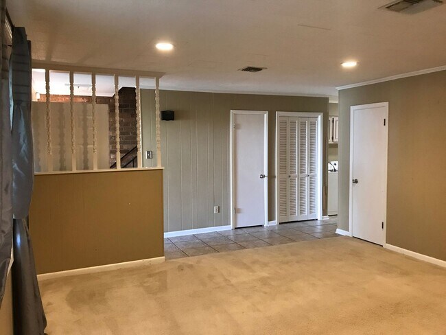 Building Photo - 212 Bell Downs Dr
