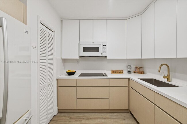 Building Photo - 2788 SW 33rd Ct