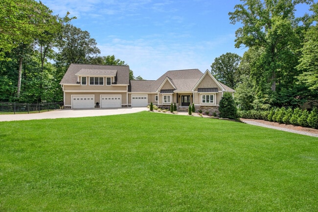 Building Photo - 136 Bridlewood Dr