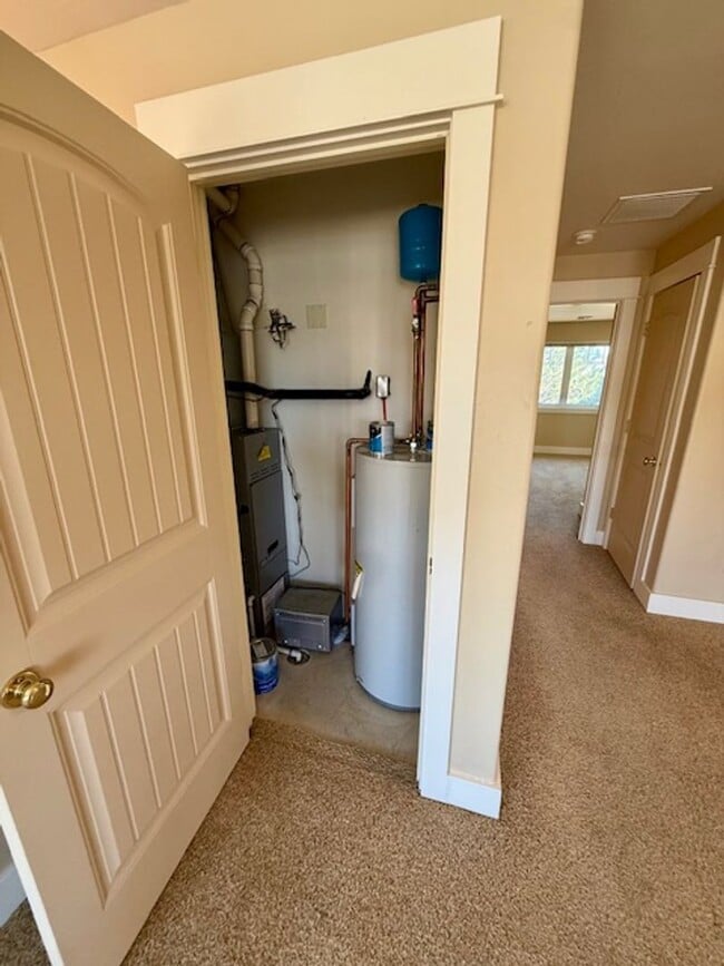 Building Photo - 2 Bedroom 1 Bathroom Apartment  NEW PRICE UPDATE