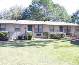 Building Photo - GreenTree Apartments