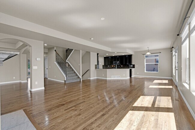 Building Photo - Beautiful home available to move in 08/04/...