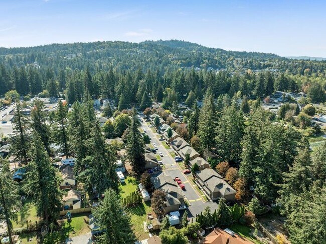 Building Photo - Large 2 bed 1.5bath townhouse