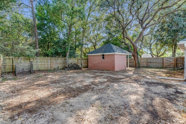 Building Photo - Beautifully Updated Home in Navarre!