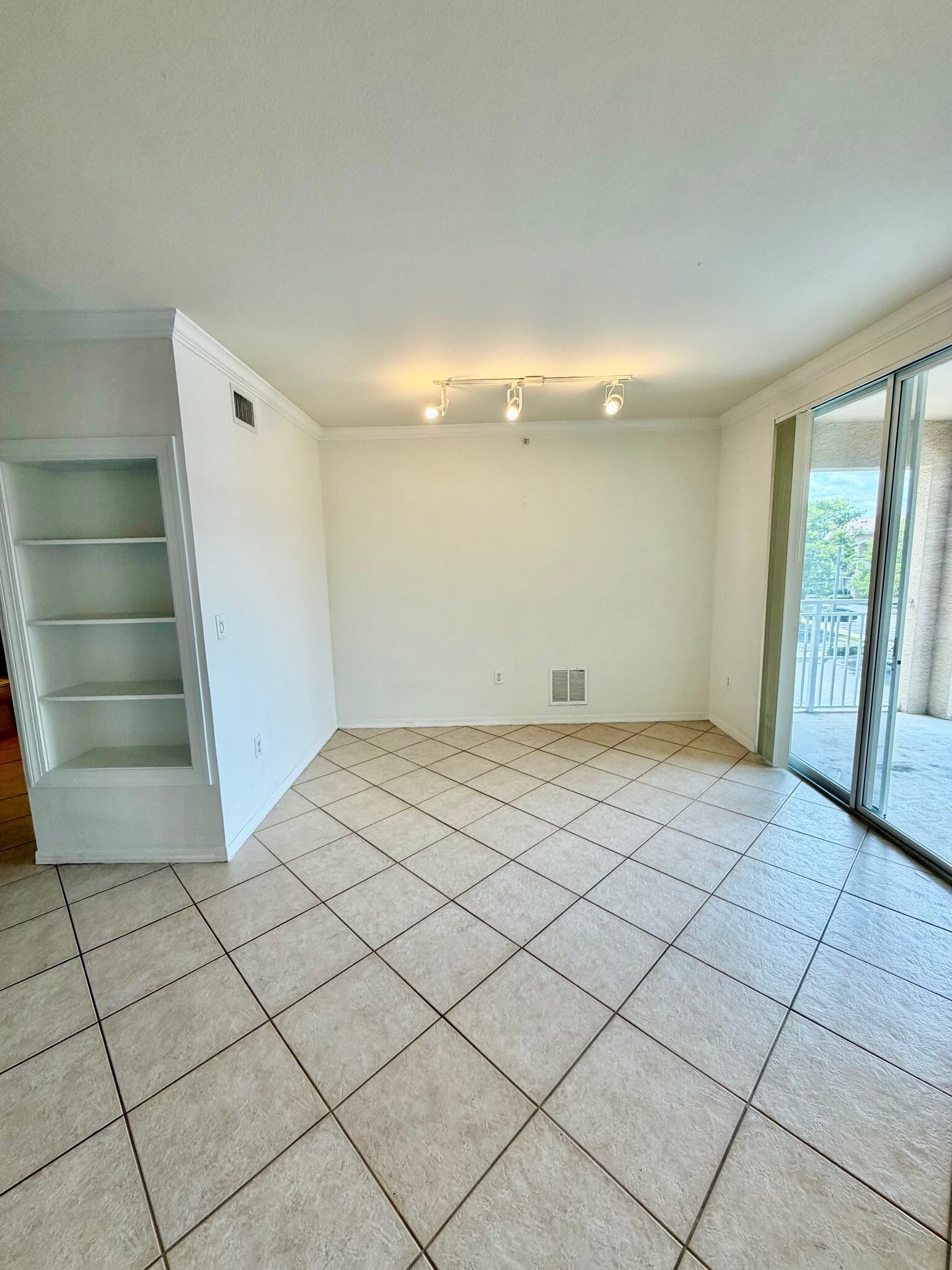 Building Photo - 6529 Emerald Dunes Dr