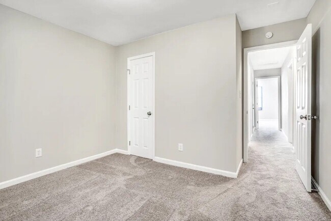 Building Photo - 10017 Edgebrook Ln