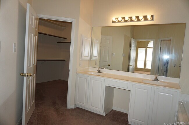 Building Photo - 6114 Oakwood Trail