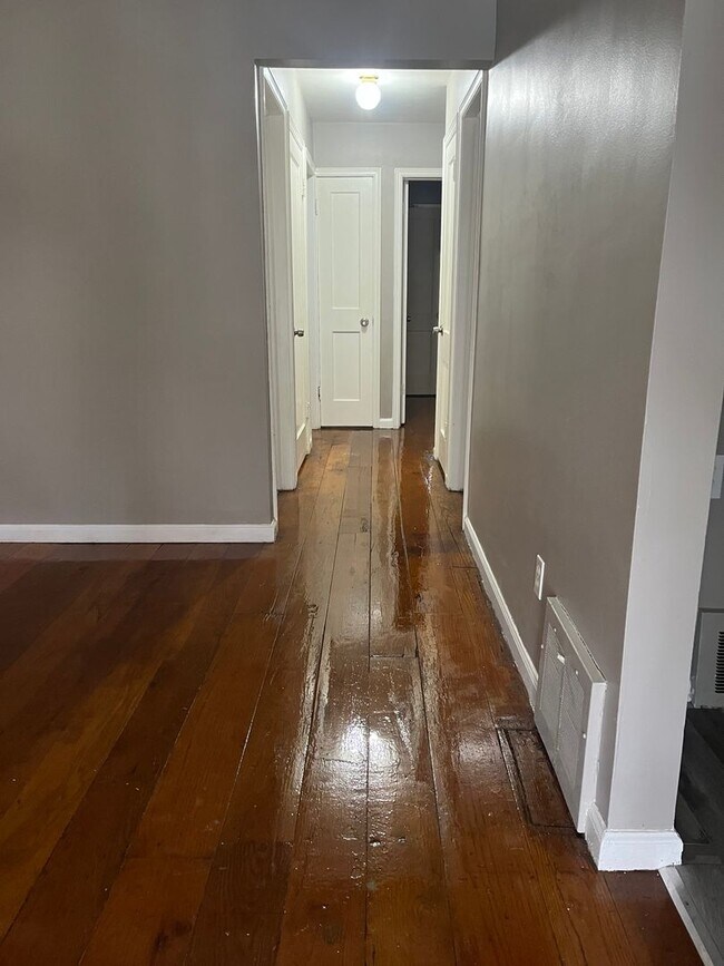 Building Photo - Lovely updated 3 bedroom house