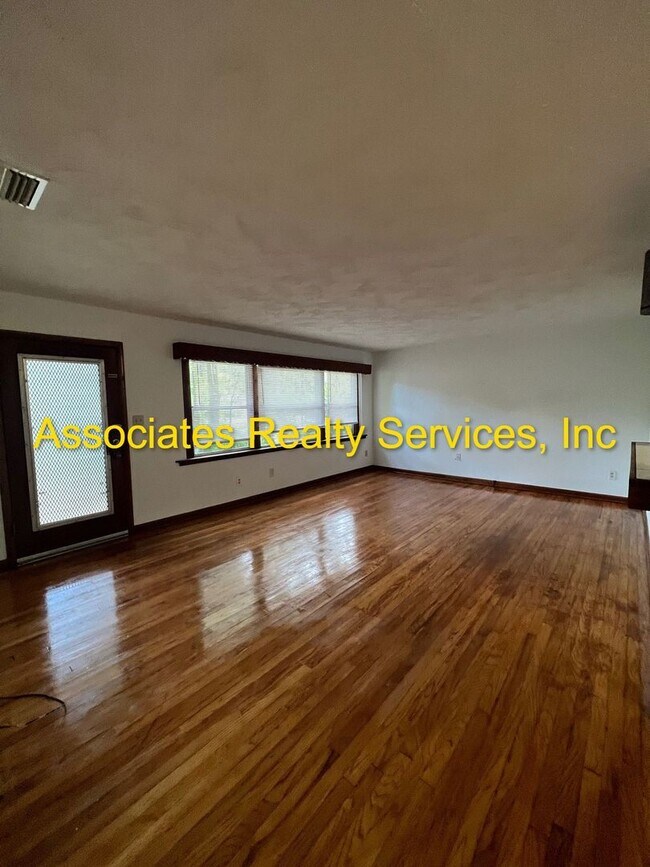 Building Photo - Great NW Location!