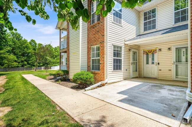 Building Photo - 230 Vasser Dr