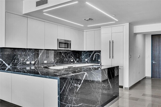 Building Photo - 88 SW 7th St