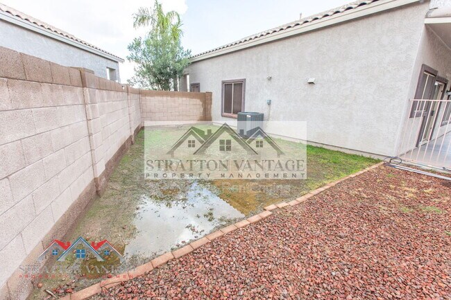 Building Photo - 2805 S Abbey Cir