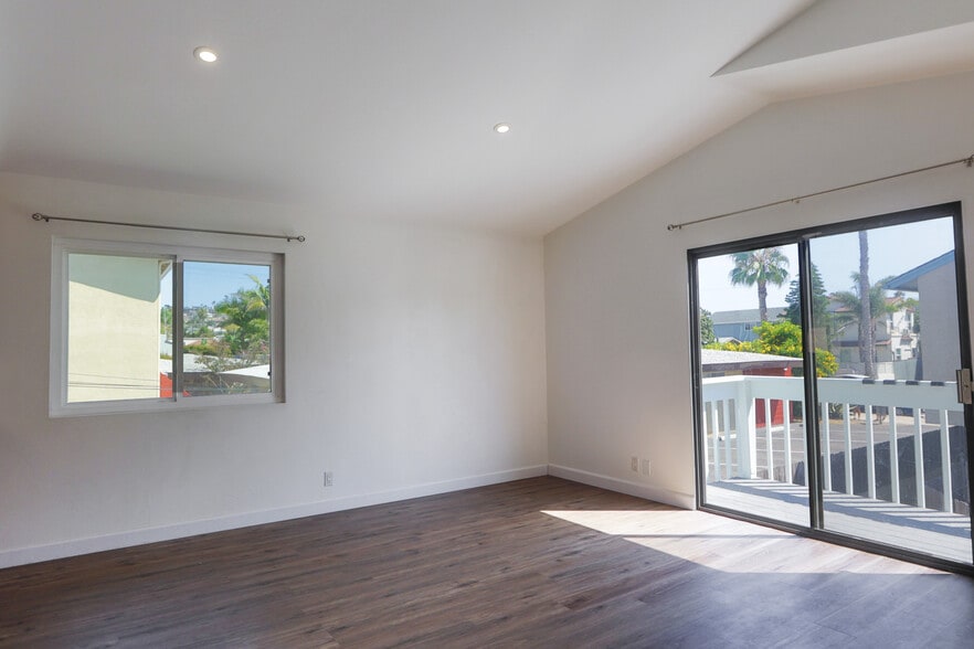 Building Photo - 4928 Narragansett Ave