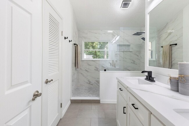 Building Photo - 38 Cricket Hollow Pl