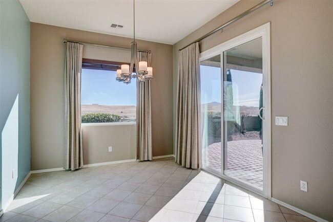 Building Photo - Beautiful 2 bed + den, 2 bath Home Located in Quailwood!