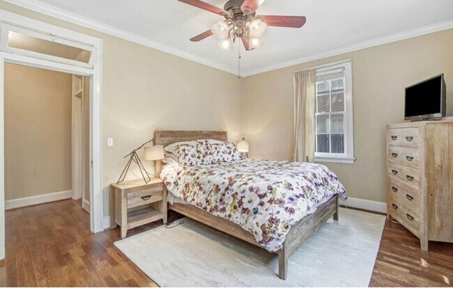 Building Photo - Wales Garden- Fully Furnished Unit