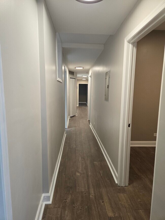Building Photo - 4749 S Prairie Ave