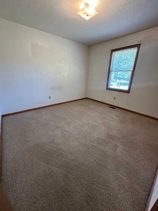 Building Photo - 1003 Zollinger Rd