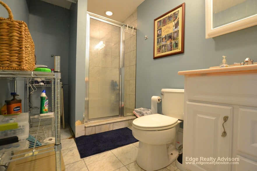 Building Photo - 18 Sutherland Rd