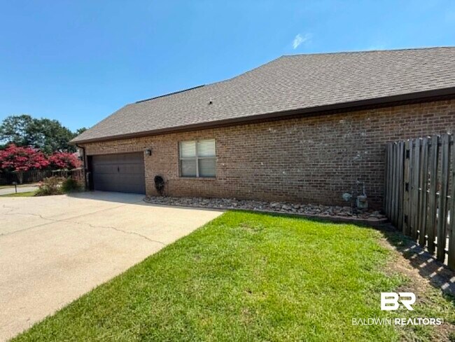 Building Photo - 12001 Squirrel Dr