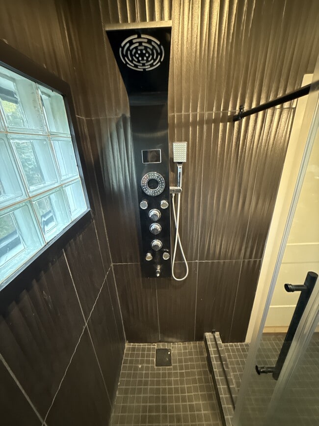 Building Photo - 1073 Hemphill Ave NW