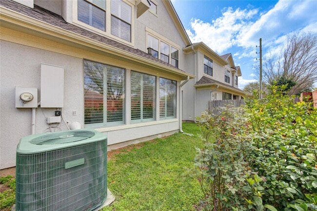 Building Photo - 4340 Lake Walk Ct