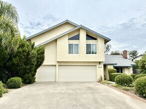 Building Photo - La Costa Charmer w/ Large Yard and Pool!