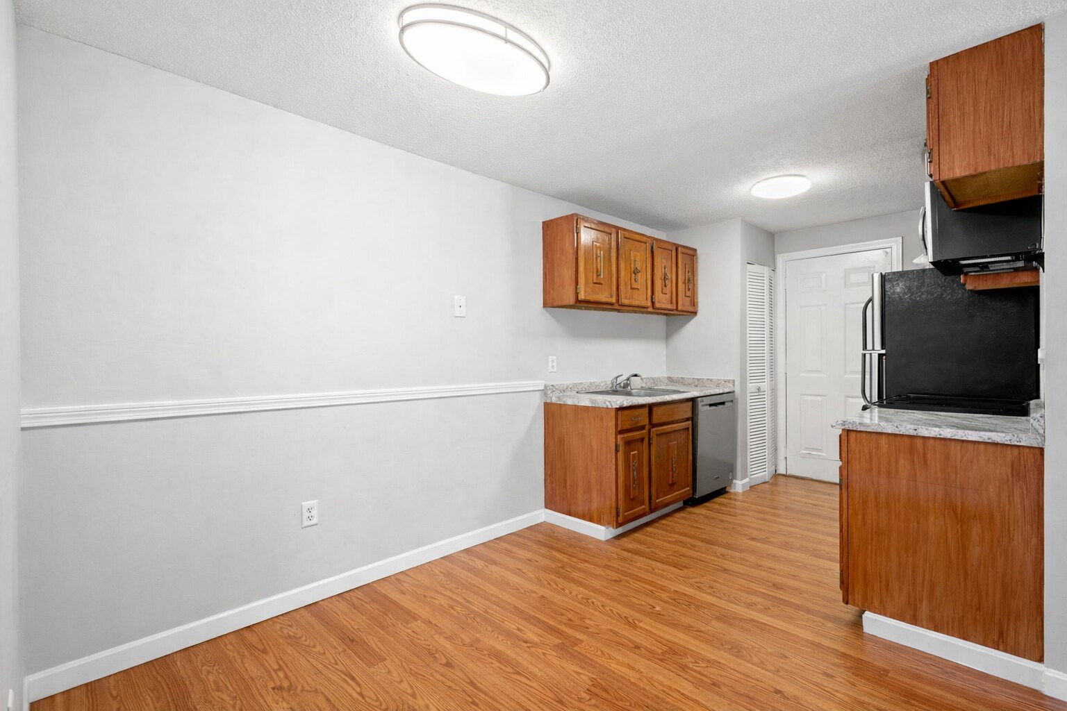 Building Photo - 5 Thoreau Ct