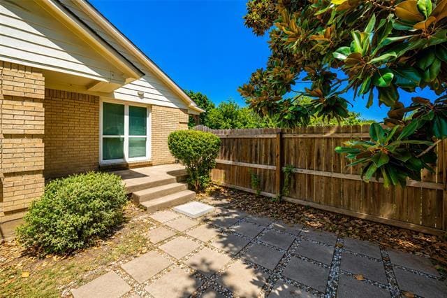 Building Photo - 1701 Brook Hollow Dr