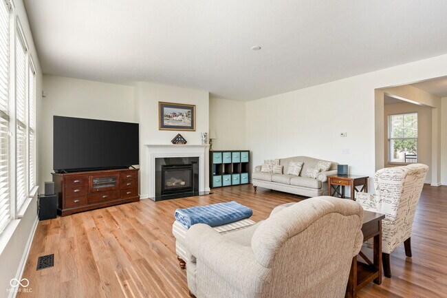Building Photo - 6192 Bayard Dr