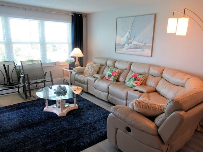 Building Photo - Waterfront 2/2 Furnished SEVEN month rental 55+ 8th Floor Point Brittany