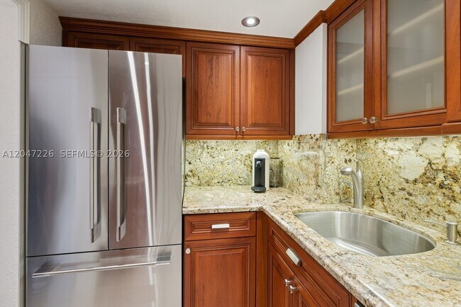 Building Photo - 2899 Collins Ave
