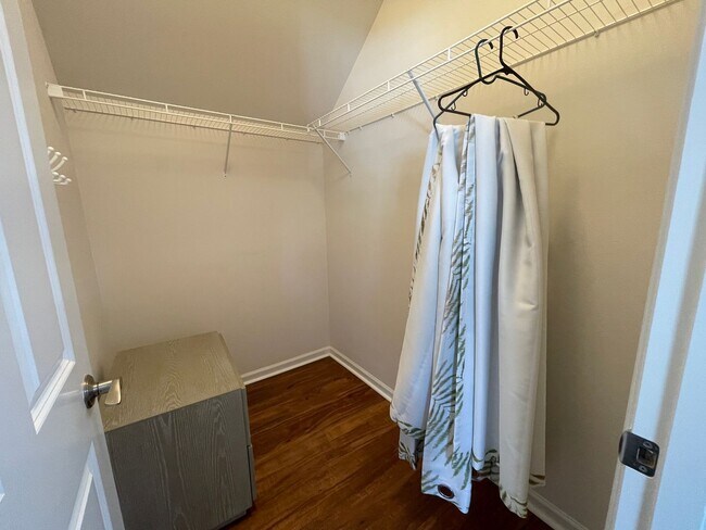 Building Photo - Pet Friendly Kahoma Village Furnished Three Bedroom