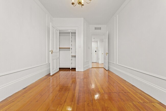 Building Photo - 127 Beacon St