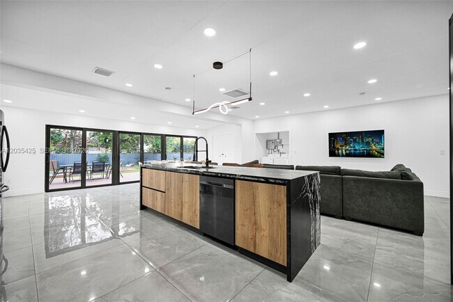 Building Photo - 112 NW 53rd St