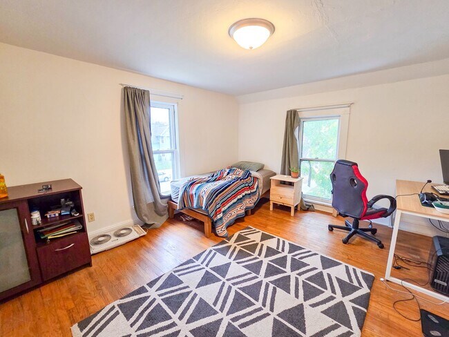 Building Photo - 1113 Drake St