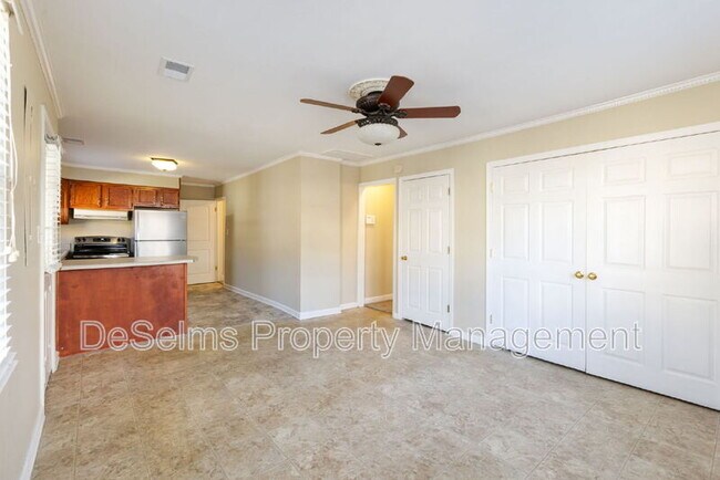 Building Photo - 922 Wedgewood Ave