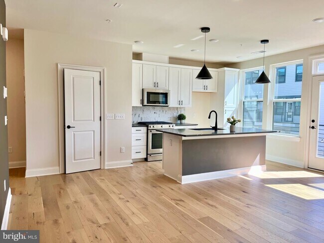 Building Photo - 805 Shay Ct