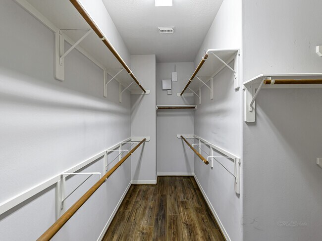 Building Photo - 3006 E Park at Fairdale