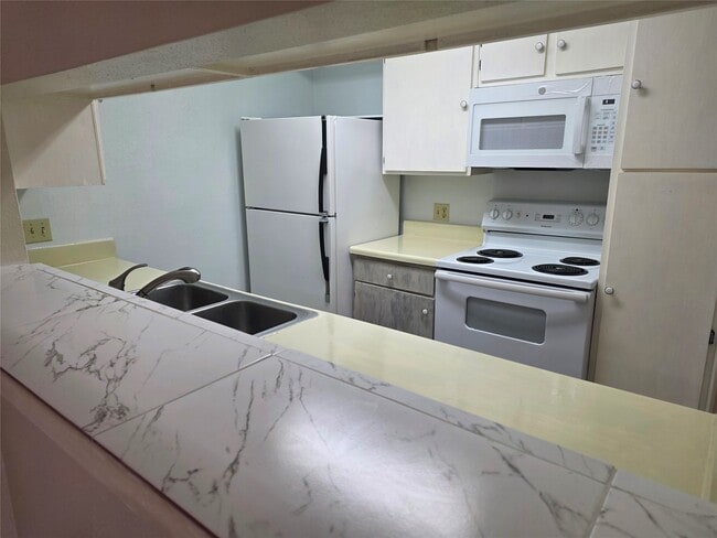 Building Photo - 3025 Walnut Bend Ln