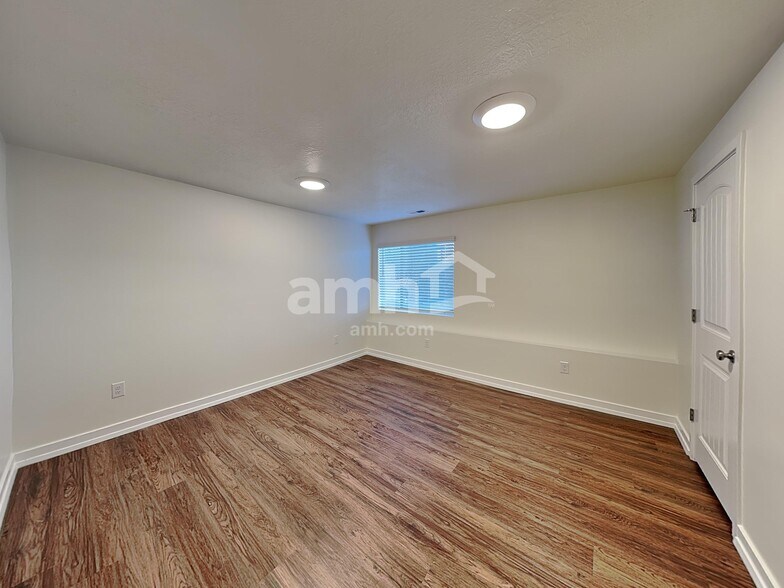 Building Photo - 4103 Dakota Dr