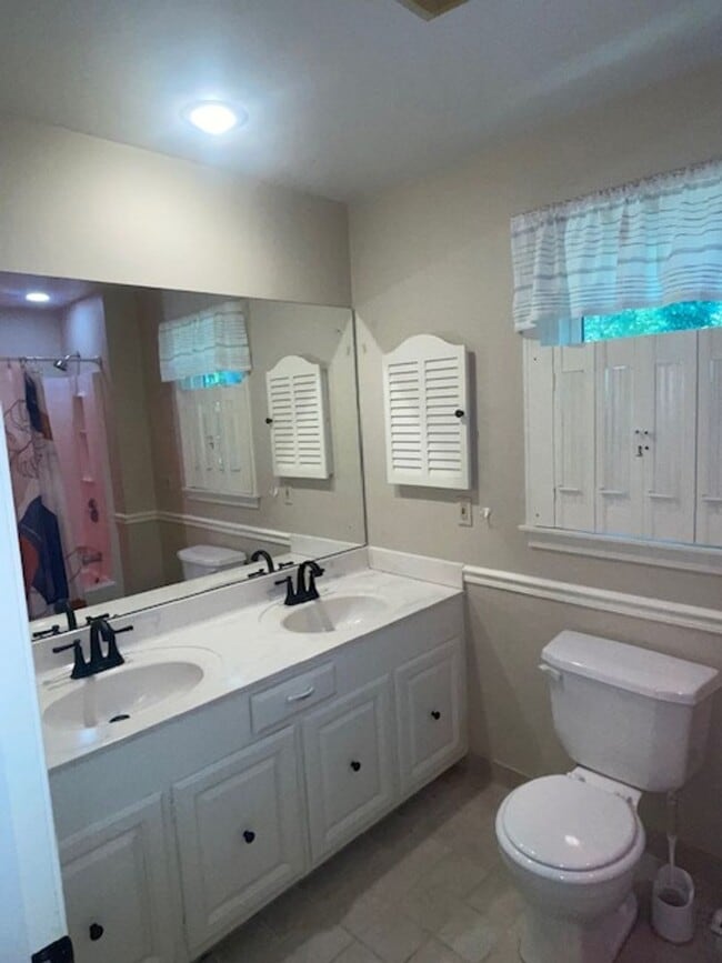 Building Photo - Beautiful 4 Bedroom Home