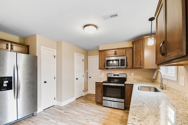 Building Photo - Pet Friendly Three Bedroom!