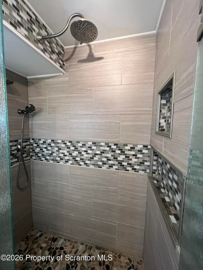 Building Photo - 220 Linden St