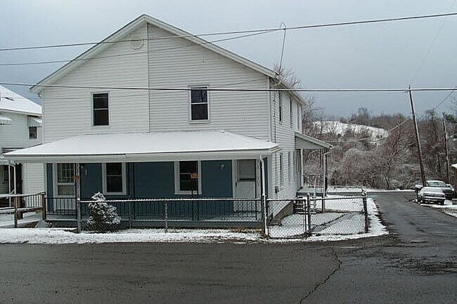 Building Photo - 914-916 W Penn St