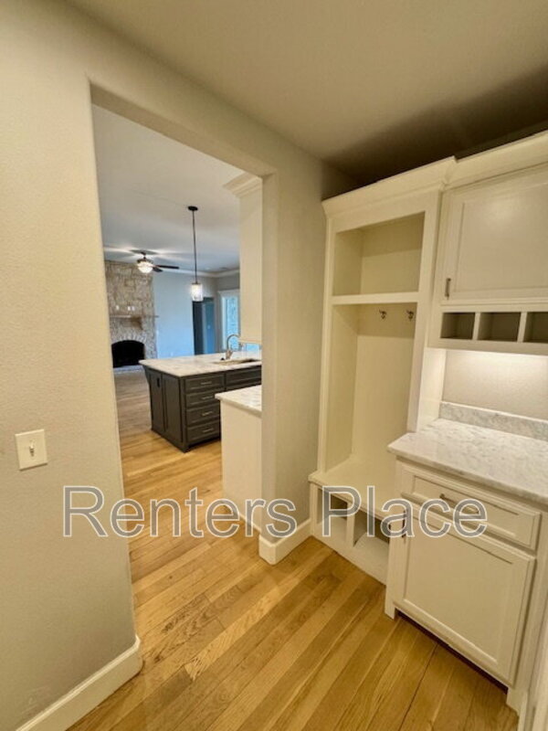 Building Photo - 816 N 89th St