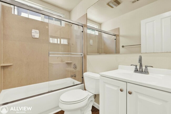 Building Photo - Rare 3-Story Hillcrest Townhome | 3BR/3BA ...