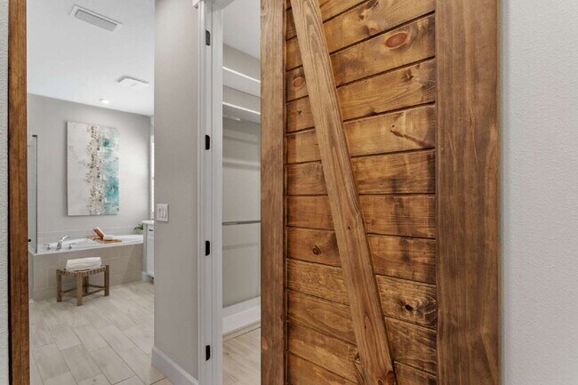 Building Photo - "Spacious 4-Bed, 4-Bath Retreat at 2612 Le...