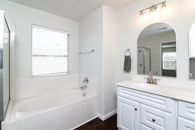 Building Photo - 9628 Beechnut Dr