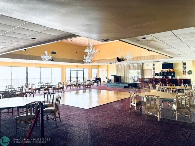 Building Photo - 112 Lake Emerald Dr